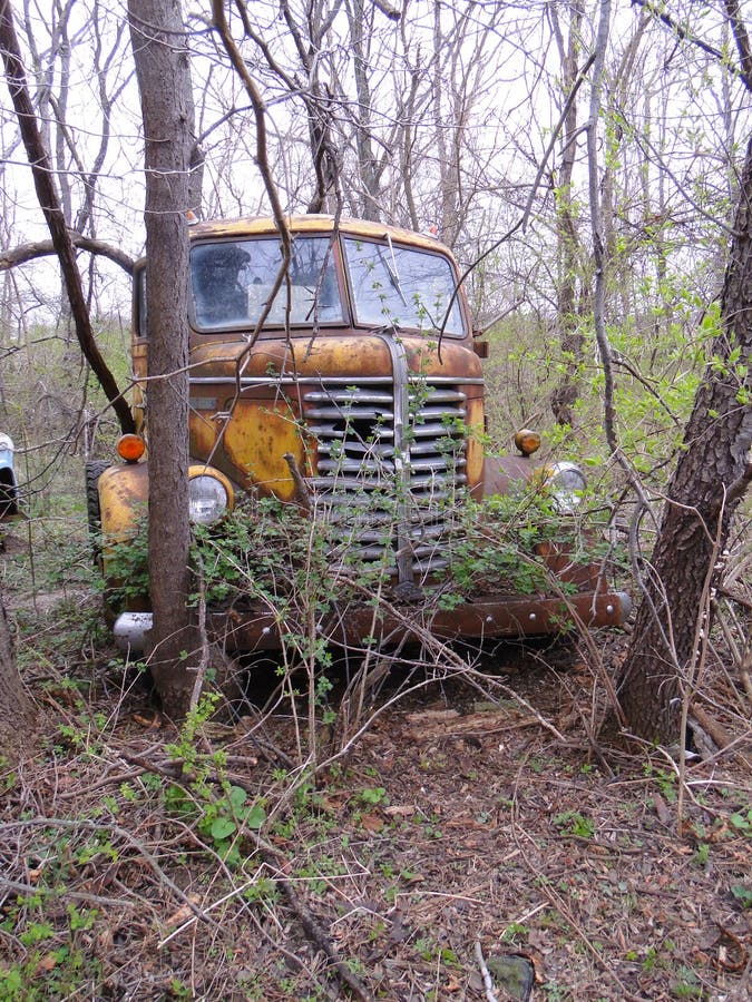 Diamante T Empresa de transportes, abandonada imagen de archivo Diamante T Empresa de transportes, abandonada imagen de archivo