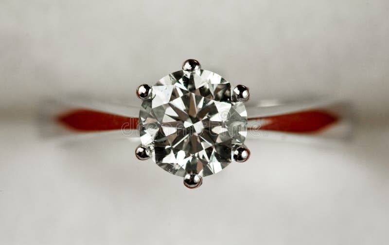 Is Beautiful platinum Diamond ring Diamond inlay way