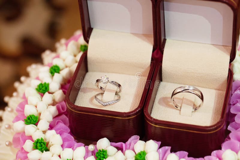 Diamond Ring, Wedding Ring, Wedding Ring Bride Price. Wedding Symbols ...