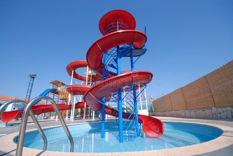Toboganes de parque acuático imagen de archivo libre de regalías