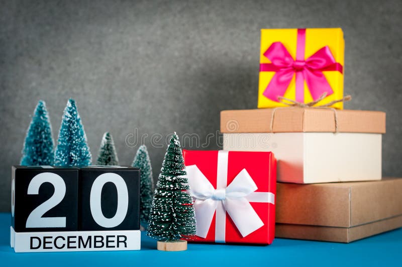 20 dicembre Giorno di immagine 20 del mese di dicembre, calendario al fondo del nuovo anno e di natale con i regali e poco