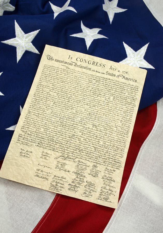 Dichiarazione di indipendenza sulla bandiera americana, verticale immagine stock Dichiarazione di indipendenza sulla bandiera americana, verticale immagine stock