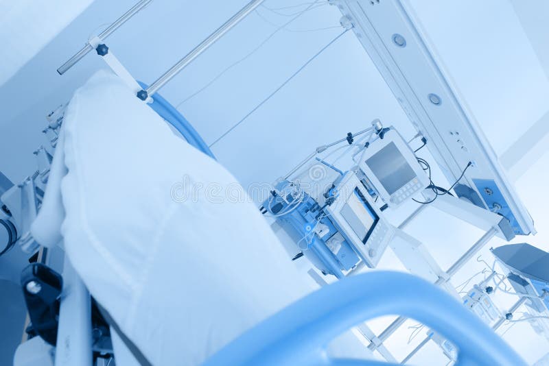 Close-up van het bed in de kliniek royalty-vrije stock afbeelding