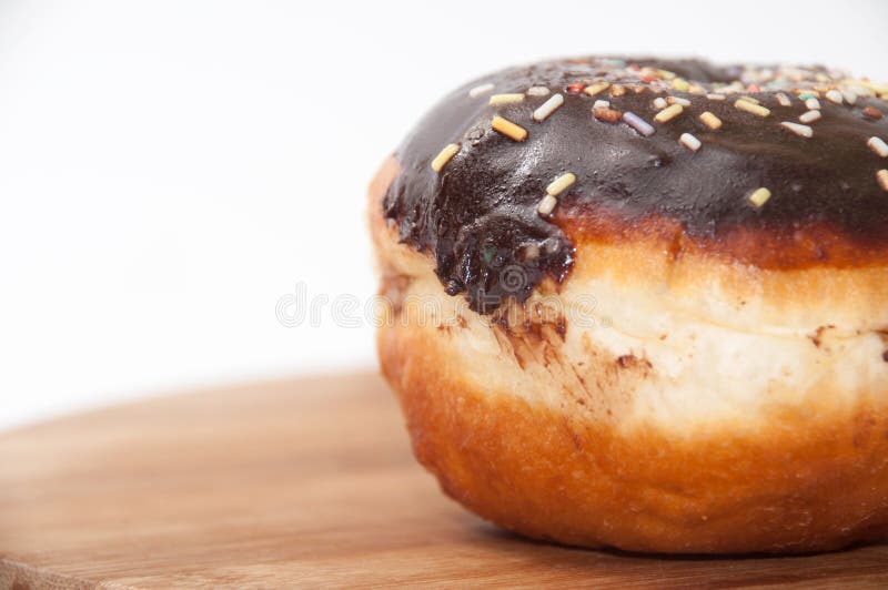 Dichte mening van chocoladedoughnut royalty-vrije stock foto's Dichte mening van chocoladedoughnut royalty-vrije stock foto's