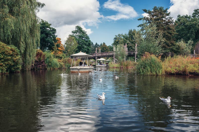 Die Anziehungskraft Gondaletta im Vergnügungspark Efteling in stockfotografie Die Anziehungskraft Gondaletta im Vergnügungspark Efteling in stockfotografie