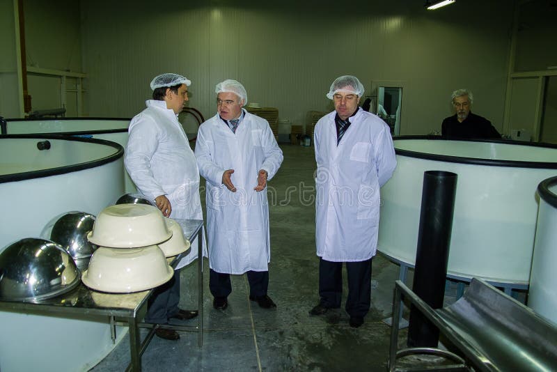 Die Arbeit der Störanlage in der Kaluga-Region von Russland lizenzfreie stockbilder Die Arbeit der Störanlage in der Kaluga-Region von Russland lizenzfreie stockbilder
