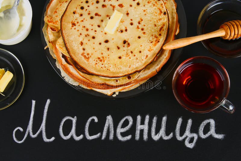 Die Aufschrift Auf Einer Tafel Auf Russisch: Maslenitsa Traditionelle ...