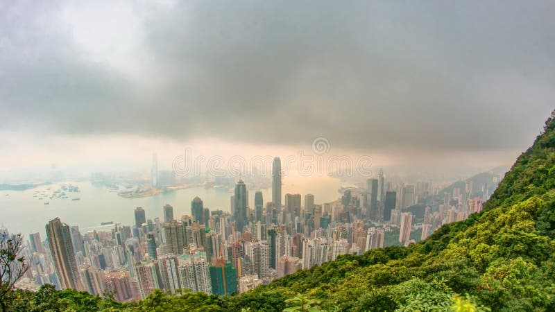 Die berühmte Ansicht von Hong Kong von Victoria Peak-timelapse Genommen bei Sonnenaufgang mit bunten Wolken über Kowloon-Bucht