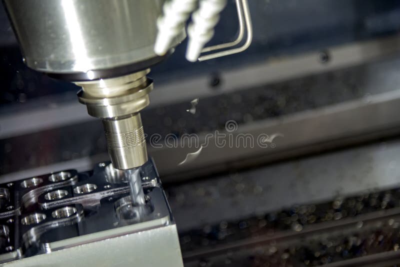 Die Fräsmaschine CNC, welche die Schmiedenform schneidet