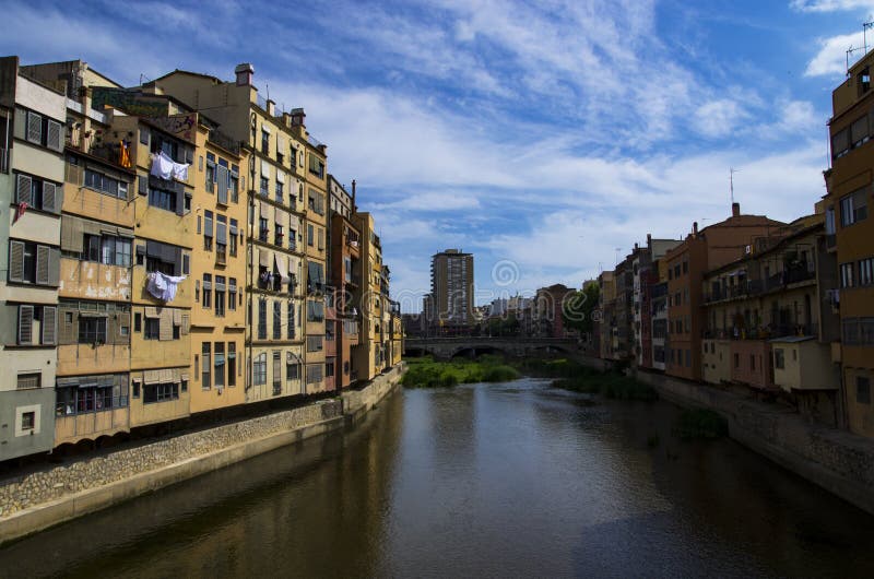 Die helle Stadt von Gerona lizenzfreie stockfotos Die helle Stadt von Gerona lizenzfreie stockfotos