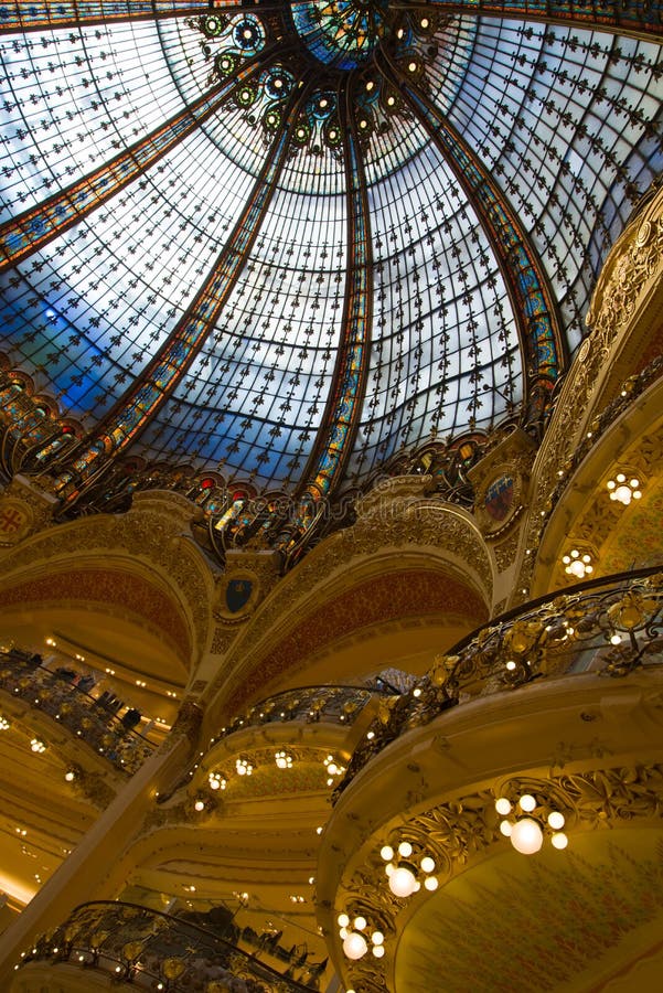 Galeries Lafayette Haube stockfoto. Bild von französisch - 30166144
