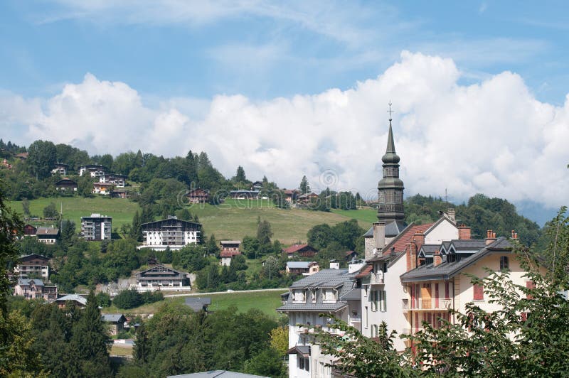 Die Kirche von Heilig-Gervais-les-bains lizenzfreie stockbilder Die Kirche von Heilig-Gervais-les-bains lizenzfreie stockbilder