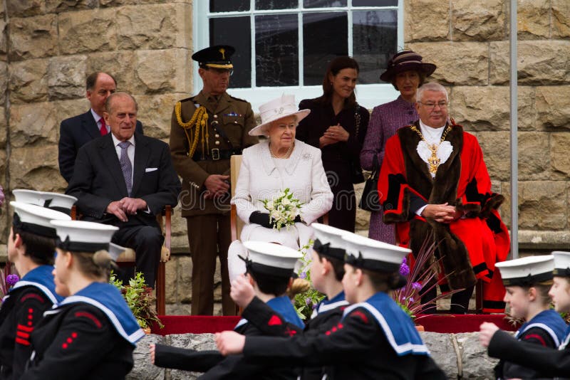 Die Königin und der Prinz Philip besuchen Merthyr Tydfil, Südwales, Großbritannien lizenzfreie stockfotografie Die Königin und der Prinz Philip besuchen Merthyr Tydfil, Südwales, Großbritannien lizenzfreie stockfotografie
