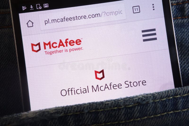 Die McAfee-Speicherwebsite, die auf dem Smartphone versteckt wird in den Jeans angezeigt wird, stecken ein lizenzfreie stockfotografie Die McAfee-Speicherwebsite, die auf dem Smartphone versteckt wird in den Jeans angezeigt wird, stecken ein lizenzfreie stockfotografie