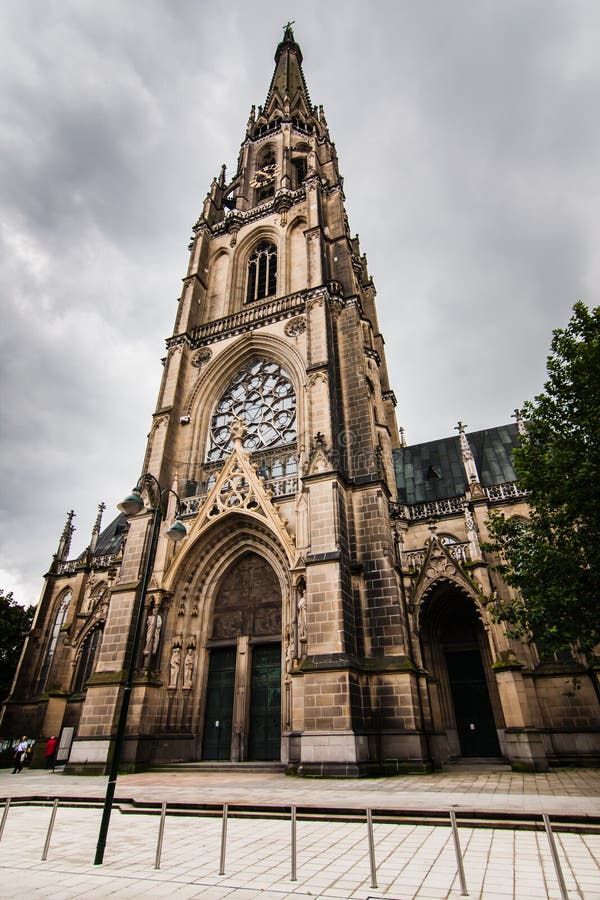 Die neue Kathedrale Deutsch: Neuer Dom, auch bekannt als Kathedrale der Immakulaten Empfängnis Deutsch: Mariä-Empfän gnis-Dom; Ma