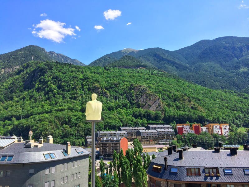 Die Pyrenäen-Berge, die Andorra-La Vella umgeben lizenzfreie stockfotografie Die Pyrenäen-Berge, die Andorra-La Vella umgeben lizenzfreie stockfotografie
