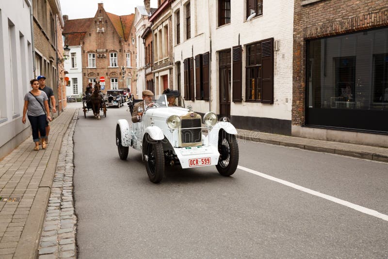 Die Raritätsautoparade in Brügge stockbilder Die Raritätsautoparade in Brügge stockbilder