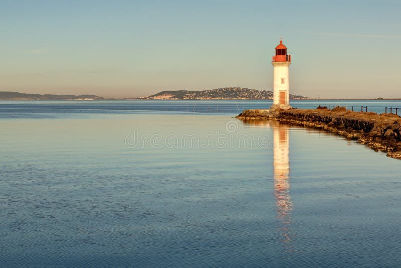 Die Spitze des Onglous - des Marseillan - des Occitanie - des Frankreichs lizenzfreie stockfotografie Die Spitze des Onglous - des Marseillan - des Occitanie - des Frankreichs lizenzfreie stockfotografie