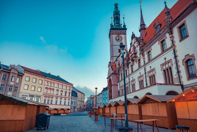 Die Stadt von Olomouc in der Tschechischen Republik bereitet sich für die Weihnachtsmärkte vor lizenzfreie stockfotografie Die Stadt von Olomouc in der Tschechischen Republik bereitet sich für die Weihnachtsmärkte vor lizenzfreie stockfotografie