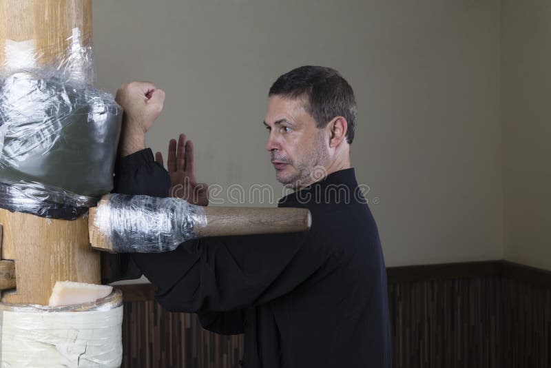 Working out the technique of striking a makivare. Close-up. Working out the technique of striking a makivare. Close-up