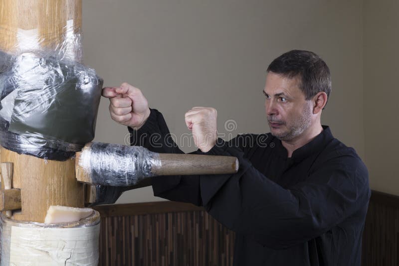 Working out the technique of striking a makivare. Close-up. Working out the technique of striking a makivare. Close-up