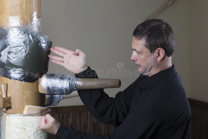 Working out the technique of striking a makivare. Close-up. Working out the technique of striking a makivare. Close-up