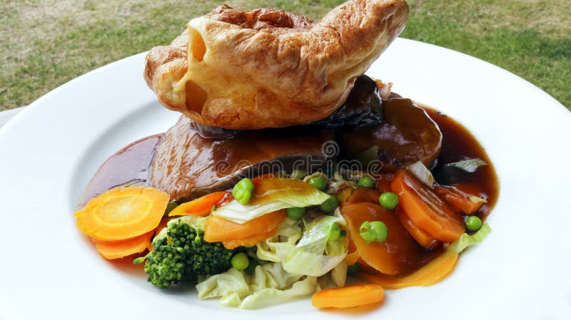 Die Traditionelle Englisch Roastbeef- Und Yorkshire-Puddingsonntags ...