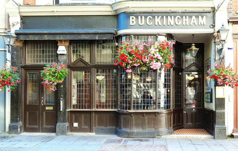 Die traditionelle englische Kneipe Buckingham fand nahe Buckingham-Palast in London, Großbritannien