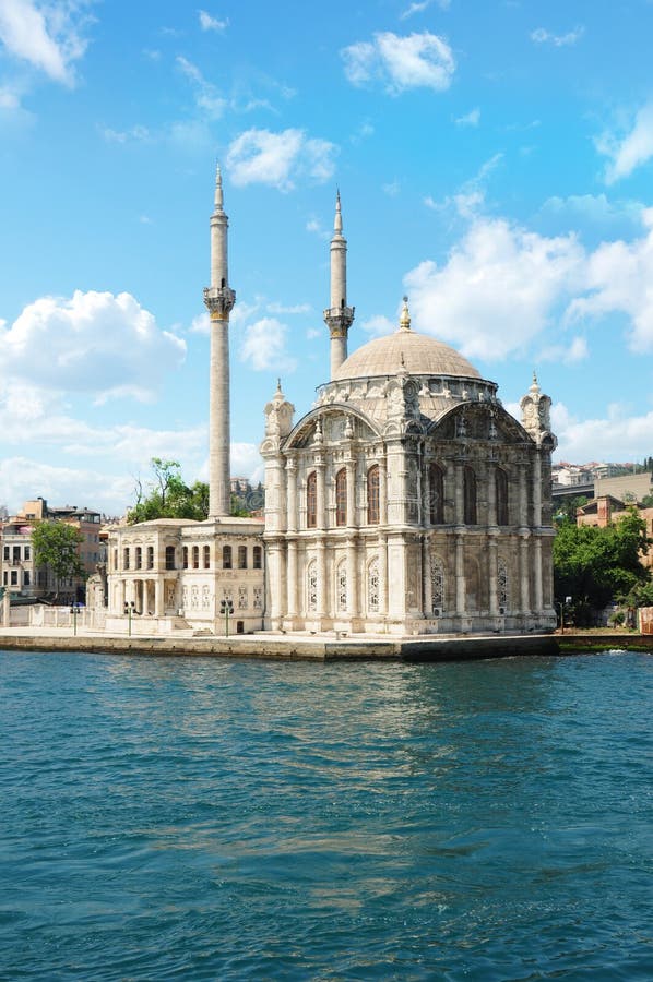 Die Türkei, Istanbul, ORTAKOY Moschee lizenzfreie stockbilder Die Türkei, Istanbul, ORTAKOY Moschee lizenzfreie stockbilder