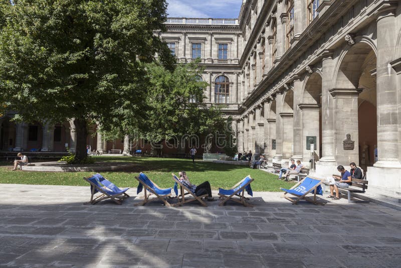 Die Universität von Wien lizenzfreies stockbild Die Universität von Wien lizenzfreies stockbild