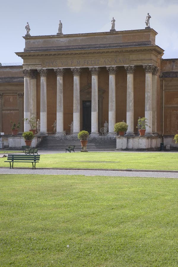Die Vatikan-Museen, Musei Vaticani, sind die allgemeinen Kunst- und Skulpturmuseen in der Vatikanstadt, die Anzeigenarbeiten vom lizenzfreie stockfotos Die Vatikan-Museen, Musei Vaticani, sind die allgemeinen Kunst- und Skulpturmuseen in der Vatikanstadt, die Anzeigenarbeiten vom lizenzfreie stockfotos