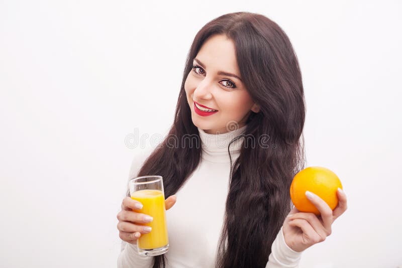 Dieet Het gezonde Eten Jonge vrouw die vers jus d'orange drinkt Het cijfer van de conceptenzorg royalty-vrije stock afbeelding Dieet Het gezonde Eten Jonge vrouw die vers jus d'orange drinkt Het cijfer van de conceptenzorg royalty-vrije stock afbeelding