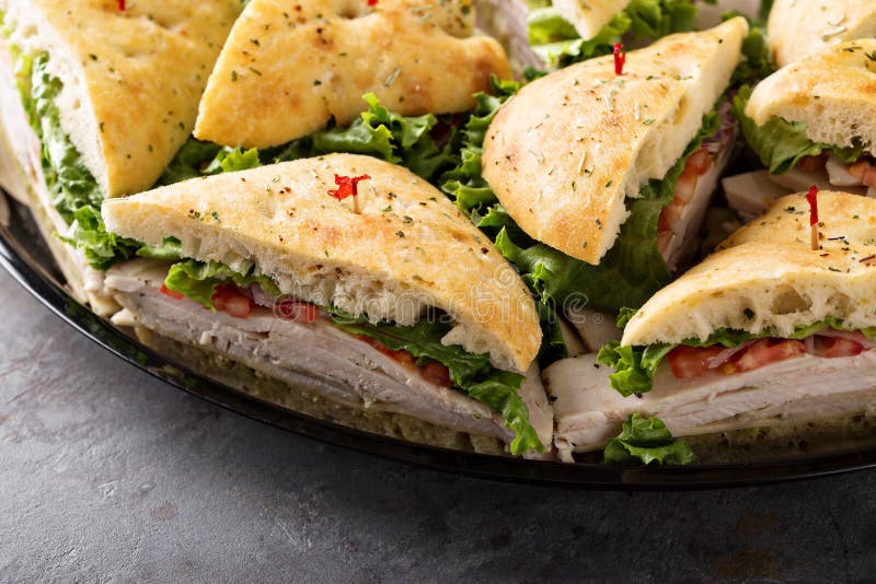 Dienblad van de sandwiches van Turkije royalty-vrije stock afbeeldingen Dienblad van de sandwiches van Turkije royalty-vrije stock afbeeldingen