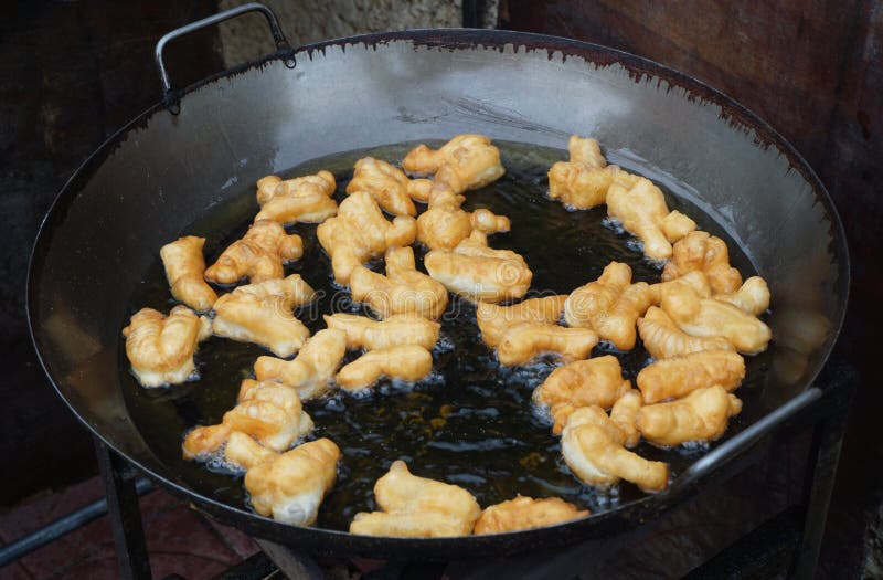 Diepgewortelde doughstick in hotoil patongo royalty-vrije stock afbeeldingen