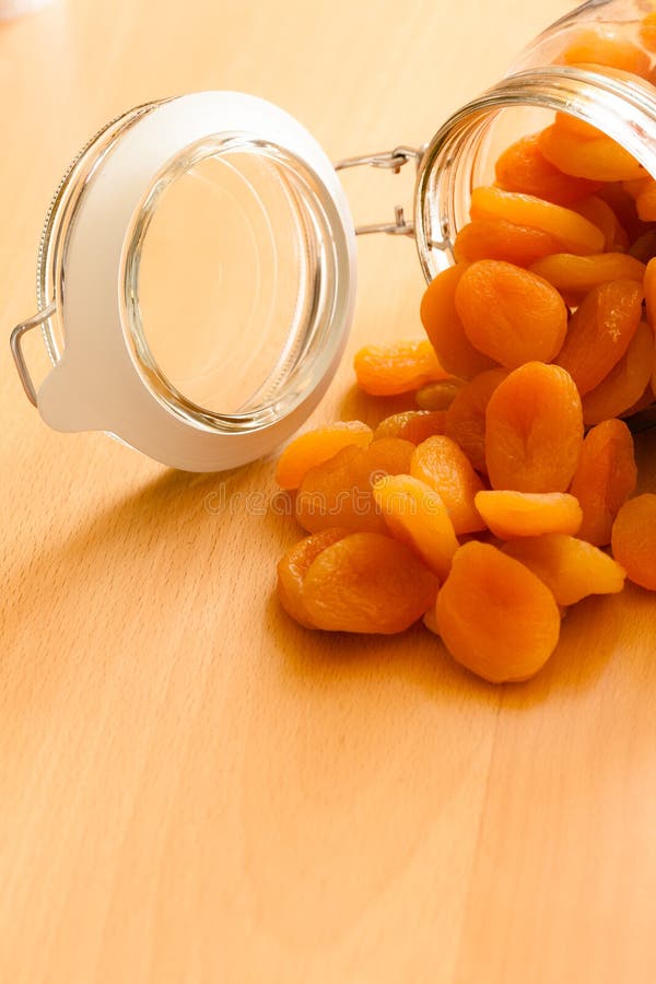 Dieta Barattolo di vetro dei frutti secchi albicocche fotografie stock libere da diritti Dieta Barattolo di vetro dei frutti secchi albicocche fotografie stock libere da diritti