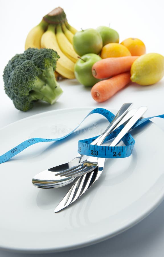 Dieta con los vehículos y las frutas fotografía de archivo libre de regalías Dieta con los vehículos y las frutas fotografía de archivo libre de regalías