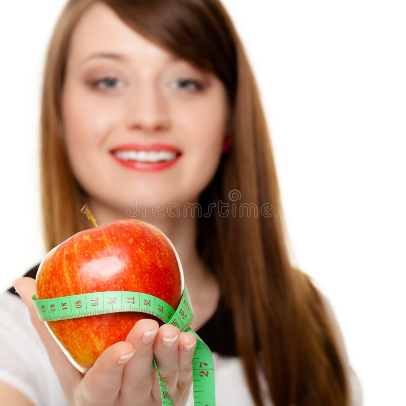 Dieta Menina que guarda a maçã com medida da fita imagem de stock Dieta Menina que guarda a maçã com medida da fita imagem de stock