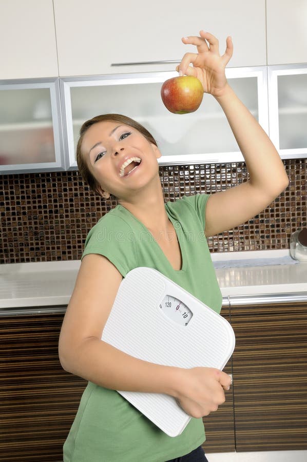dieta sana sorridente della donna felice immagini stock libere da diritti dieta sana sorridente della donna felice immagini stock libere da diritti