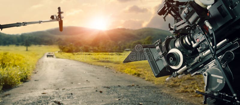 Dietro le scene che fanno del film e della pubblicità televisiva Troupe cinematografica B-rotolo e gruppo della squadra immagine stock libera da diritti Dietro le scene che fanno del film e della pubblicità televisiva Troupe cinematografica B-rotolo e gruppo della squadra immagine stock libera da diritti
