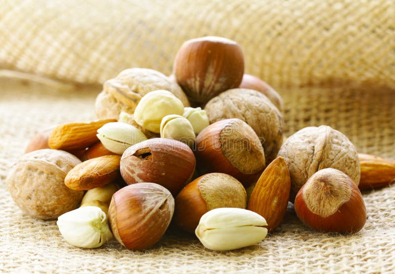 Diferentes Tipos De Nueces (almendras, Nueces, Avellanas) Imagen de