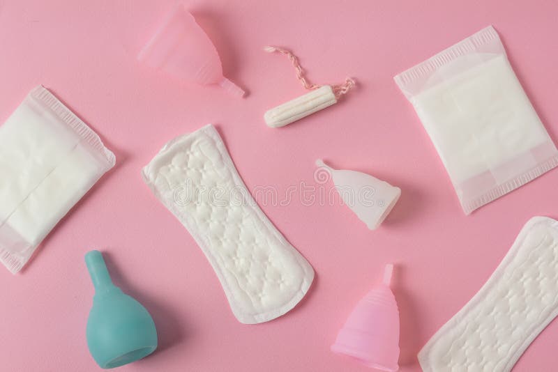 Tampão Menstrual De Higiene Feminina. Fita Rosa Com Tampão Menstrual No  Fundo Rosa. Conceito De Higiene Sanitária. Período Feminino De Menstruação.  Banner De Ciclo De Menstruação Ginecológica. Espaço De Cópia Foto Royalty