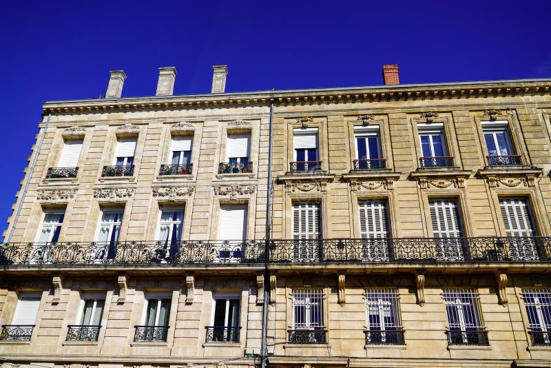 Difference Facelift between Clean Wash Wall Cleaning House Building