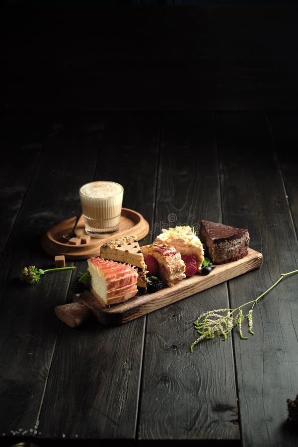 sikkerhedsstillelse petulance hestekræfter Different Pieces of Cakes on a Wooden Board . Catering Menu Stock Image -  Image of buffet, portion: 160410977