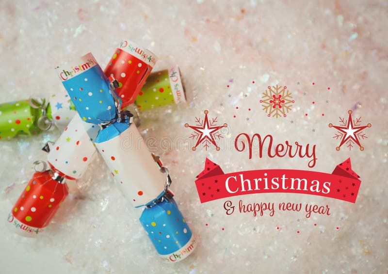 Digitaal samengesteld beeld van vrolijke Kerstmis en gelukkig nieuw jaarbericht tegen Kerstmiscrackers royalty-vrije illustratie Digitaal samengesteld beeld van vrolijke Kerstmis en gelukkig nieuw jaarbericht tegen Kerstmiscrackers royalty-vrije illustratie