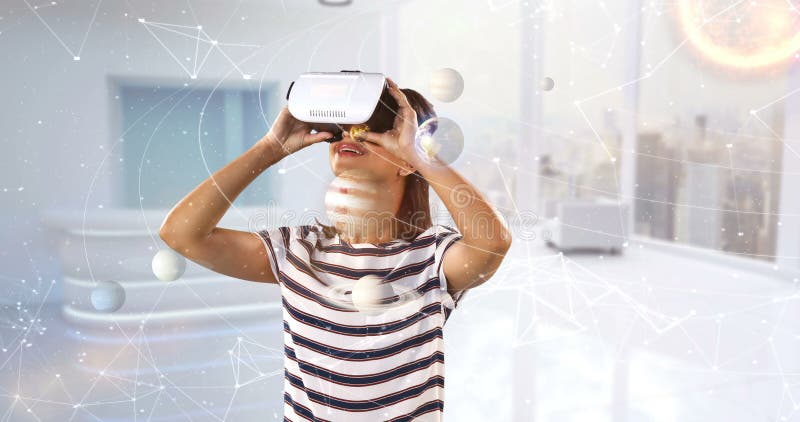 Digital erzeugtes Video der Frau, die Kopfhörer 4k der virtuellen Realität verwendet stock video footage