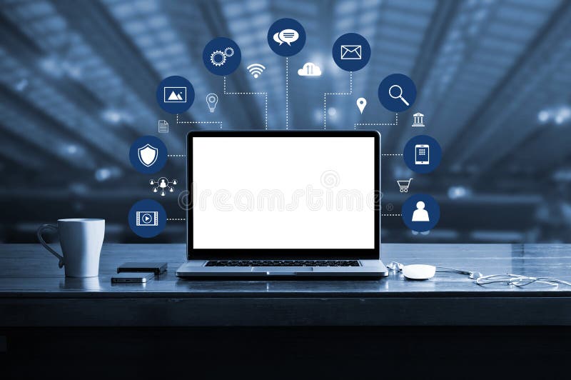 Digitale Marketing laptop computer met witte het scherm lege en virtuele pictogram digitale marketing Digitale Marketing laptop computer met witte het scherm lege en virtuele pictogram digitale marketing
