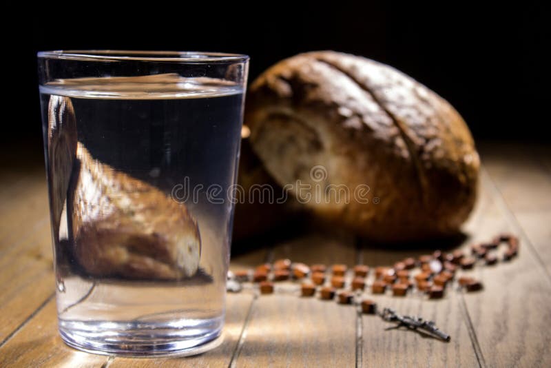 Digiuno Pane E Acqua Testimonianze Digiuno per pane e acqua immagine stock. Immagine di disciplina - 209938853