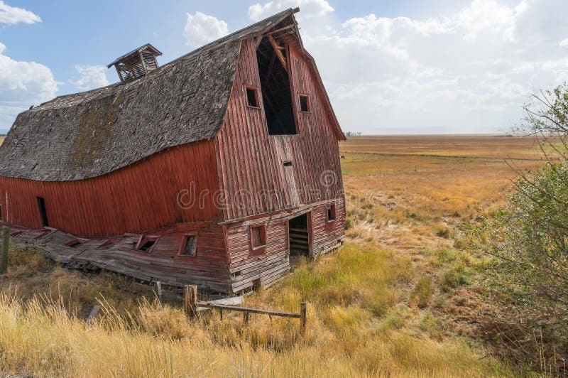 Dilapidated barn is ready to collapse
