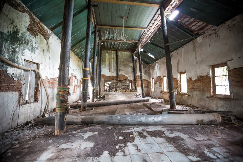 Dilapidated church in Wat Rat Bamrung Wat Ngon Kai - Samut Sakhon, Thailand royalty free stock photos Dilapidated church in Wat Rat Bamrung Wat Ngon Kai - Samut Sakhon, Thailand royalty free stock photos