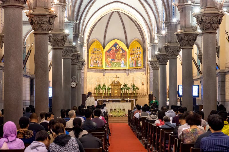 Dimanche de masse dans l'église catholique romaine de xizhimen dans de la porcelaine de Pékin
